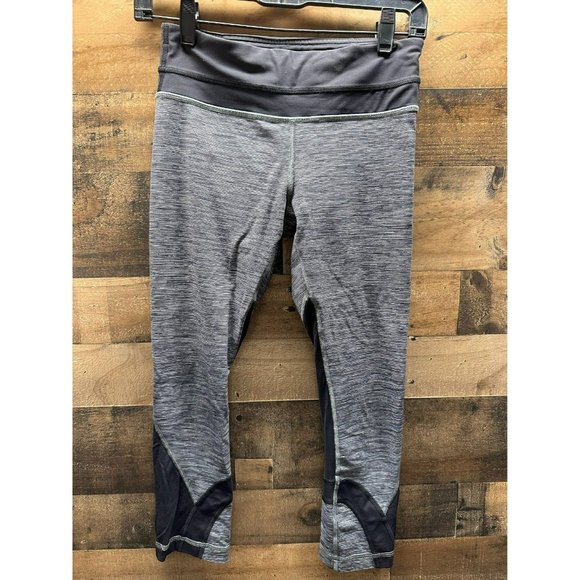 Lululemon Women's Capri Leggings with Back Zipper Pocket Size 4‎ - Picture 1 of 3